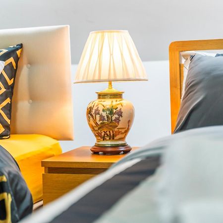Exquisite 2-Bedroom Penthouse-Sleeps 7-Free Parking With Workstations & High-Speed Wifi Бирмингем Экстерьер фото